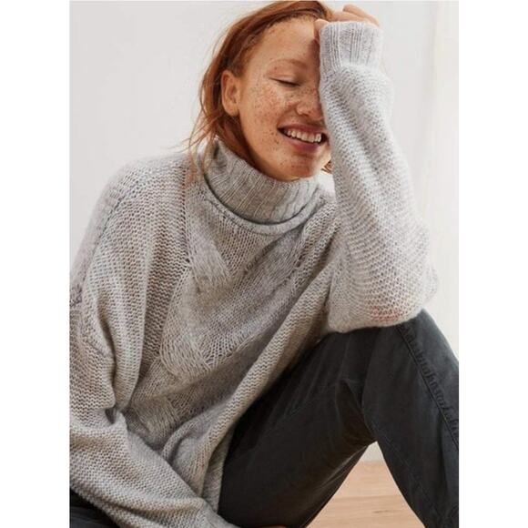Aerie Happy Place Oversized Turtleneck Sweater Medium Light Gray Cable Knit - Picture 1 of 9